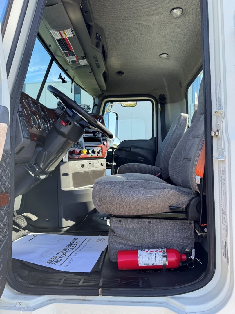 2017 MACK CXU613 - USED TRUCKS DAY CAB - image 12